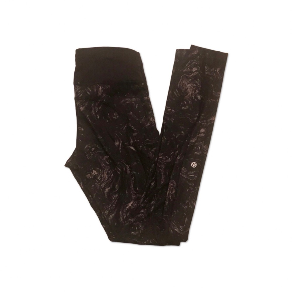Lululemon Black and White Patterned Leggings with Pocket
